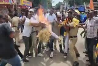 bjym-burnt-effigy-of-adhir-ranjan-chowdhury-in-jagdalpur