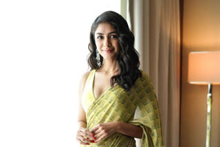 mrunal thakur latest pics