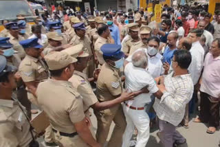 வாடகை செலுத்தாத 50க்கும் மேற்பட்ட கடைகளுக்கு சீல்; அறநிலையதுறை அதிகாரிகள் நடவடிக்கை