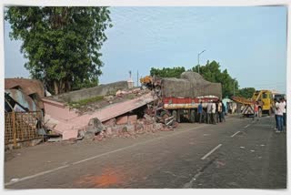 Accidental Death in Jamnagar : ફ્લ્લામાં વધુ એક અકસ્માતે બેનો ભોગ લીધો, ટ્રકે બસ સ્ટેશન ઉડાવી દીધું ને...