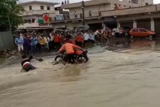 shivpuri bike driver escaped from running in water