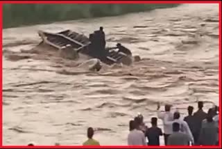 TRACTOR SWEPT AWAY IN BALAD KHAD BADDI HIMACHAL PRADESH