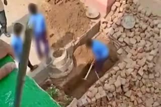 viral Video of children Doing work at School in jehanabad