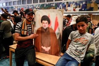 Iraqi protesters enter parliament again amid political tensions