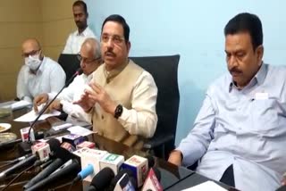 independence-day-buy-a-flag-and-fly-it-at-house-on-from-13th-to-15th-august-says-union-minister-pralhad-joshi