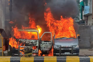 Ujjain Two car burnt
