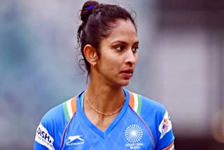 Corona Threat In Indian Women's Hockey Team  Navjot Kaur In Quarantine  Sports Hindi News  Corona in cwg 2022  Women's Hockey Team  भारतीय महिला हॉकी टीम  हॉकी टीम में कोरोना  खेल समाचार  कॉमनवेल्थ गेम्स 2022  नवजोत कौर  कोरोना