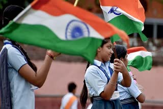 6 patriotic songs will sung by students