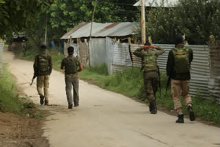 Lashkar Terrorist Killed while Two Soldiers and A Policeman Injured in Baramulla Encounter