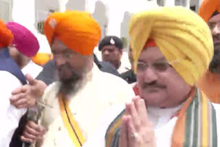 JP Nadda offers prayers at Patna Sahib Gurudwara