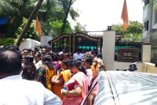 Crowd of Shiv Sainik outside Sanjay Raut house