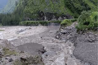 THAL MUNSIYARI ROAD CLOSED DUE TO LANDSLIDE IN PITHORAGARH