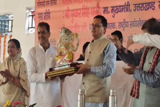 cm-dhami-unveils-statue-of-self-mangeram-agarwal-in-doiwala