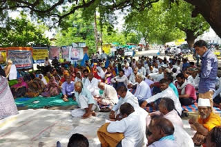 Farmers' body stages nationwide protest over betrayal of Modi government