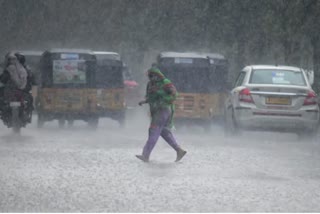 weather updates kerala  heavy rain updates kerala  heavy rain in kerala  rain updates  മഴ മുന്നറിയിപ്പ്  കേരളത്തിൽ തീവ്ര മഴ  കേരളത്തിൽ ഇന്ന് മുതൽ മഴ  അതി തീവ്ര മഴ മുന്നറിയിപ്പ്  കേന്ദ്ര കാലാവസ്ഥ നിരീക്ഷണകേന്ദ്രം  കേരളത്തിൽ എല്ലാ ജില്ലകളിലും ഒറ്റപ്പെട്ടയിടങ്ങളിൽ മഴ  ചക്രവാതച്ചുഴി  കേരളത്തിൽ മഴ സജീവം