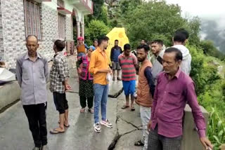 cracks in house in Uttarkashi