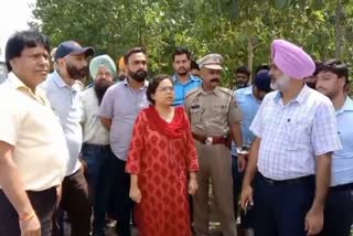 Additional DC visited flood affected Ravi river area