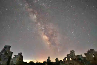 video-milky-way-glimmers-over-at-idlib-in-syria