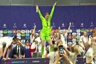 Euro final against Germany  England fans in London  England celebrate victory  women Euro 2022  महिला यूरो चैंपियनशिप  इंग्लैंड ने महिला यूरो चैंपियनशिप जीती  खेल समाचार  Sports News