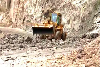 Landslides near Zojila shut Srinagar-Leh highway