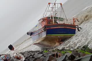 heavy rain at Ernakulam  disaster management force assigned to Ernakulam  disaster management team  ദുരന്തനിവാരണ സേന  എറണാകുളം ജില്ലയിൽ കനത്ത മഴ  കേരളം പ്രളയഭീതിയിൽ  Kerala is under flood threat  ബറ്റാലിയൻ കമാന്‍ഡർ രാം ബാബു  കലക്‌ടർ ഡോ രേണു രാജു  National Disaster Response Force