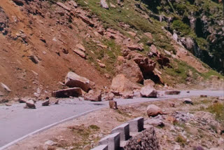 Koksar Rohtang road closed