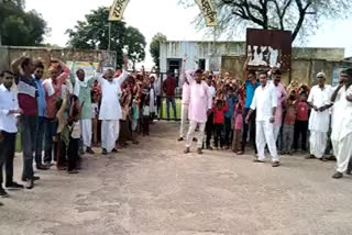 lack of teachers in Dausa , villagers demonstrated