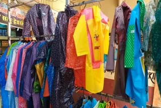 Umbrella and raincoat sales decreased in Raipur