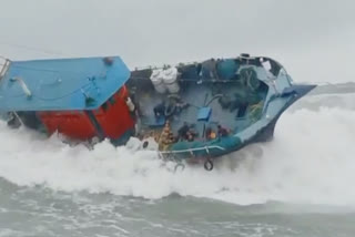 Boat stuck in strong cyclonic winds