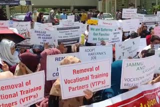 Vocational Trainers Protest: ووکیشنل ٹرینرس ویلفیئر ایسوسی ایشن کا احتجاج