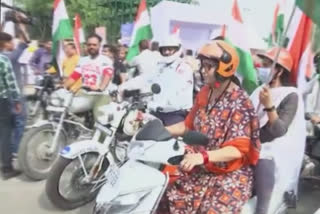 Vice President flagged off Har Ghar Tiranga Bike rally for MPs, Smriti Irani was seen driving a scooty