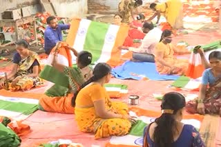 Har Ghar Tiranga: ତ୍ରିରଙ୍ଗା ପ୍ରସ୍ତୁତିରେ ବ୍ୟସ୍ତ ସିଲାଇ କର୍ମଚାରୀ, ଦେଖନ୍ତୁ ଭିଡିଓ