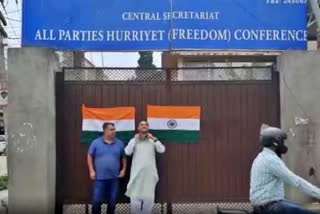 Tricolour affixed on Hurriyat office in Srinagar
