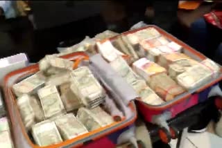 mp-rs-80-lakhs-cash-recovered-from-of-medical-education-dept-clerk-house-in-bhopal