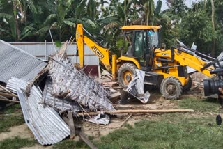 Eviction in Jami Ul Huda Madrassa  ജാമിഉൽ ഹുദാ മദ്രസ തകർത്തു  Jami Ul Huda Madrassa demolished  assam updates  ജാമിഉൽ ഹുദാ മദ്രസ  Eviction in Jami Ul Huda Madrassa  മുഫ്‌തി മുസ്‌തഫ  Mufti Mustafa  madrassa linked with jihadi in assam  ജിഹാദികളുമായി ബന്ധം  അസം വാർത്തകൾ