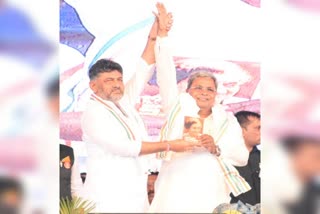 Siddaramaiah and DK shivakumar taking rest