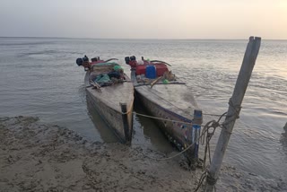 Gujrat BSF seized tow Pakistani fishing boats from harami nala area