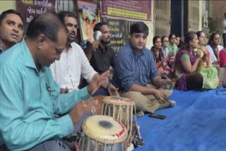 Talati cum Mantri Strike : તલાટીઓએ હડતાળના ત્રીજા દિવસે આ રીતે દર્શાવ્યો વિરોધ