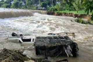 goods vehicle washed away in water