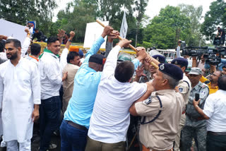 Congress leader Clash with police