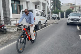 Senior IAS officer rides bicycle to office instead of car in Uttarakhand