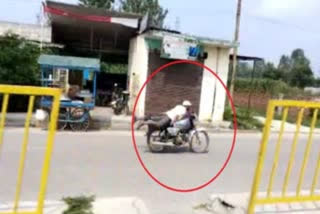 Roorkee: Video of stuntman juggling on highway goes viral on social media