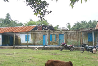 Students Attend Classes Under Open Sky Due to Roofless Class-room in Jalpaguri