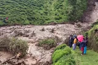 lanslide at munnar kundala  lanslide idukki  natural calamities at idukki  second anniversary of pettimudi landslide  മൂന്നാർ കുണ്ടളയിൽ ഉരുൾപൊട്ടി  ഇടുക്കി ഉരുൾപൊട്ടൽ  കുണ്ടളയിൽ കടമുറിയും ക്ഷേത്രവും മണ്ണിനടിയിൽ  ഇടുക്കി വാർത്ത  idukki latest news