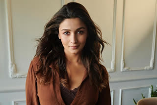 Alia Bhatt flaunts baby bump