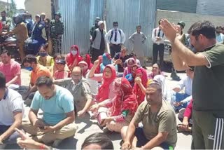 kashmiri-pandit-employees-continue-their-protest-on-82th-day