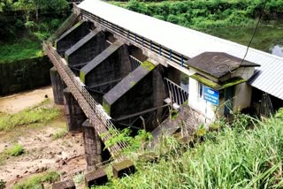 കല്ലാര്‍ ഡാമില്‍ നിന്ന് നീക്കം ചെയ്‌ത മണ്ണും ചെളിയും വിനയായി  ഷട്ടര്‍  കല്ലാര്‍ ഡാം  സംഭരണ ശേഷി  പ്രളയം  idukki kallar dam shutter  kallar dam shutter  kallar dam  വിനയായി കല്ലാര്‍ ഡാമില്‍ നിന്ന് നീക്കം ചെയ്‌ത മണ്ണും ചെളിയും