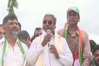 Etv Bharatchikkaballapur-siddaramaiah-and-d-k-sivakumar-bike-rally