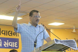 Gujarat: Kejriwal promises to set up advisory body of traders, end `raid raj'