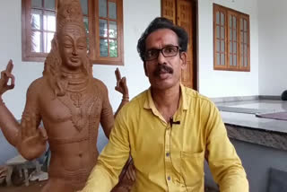 kasargod p balakrishnan working on his 300th sculpture  sculptor kasargod p balakrishnan  sculpture  ദക്ഷിണ മൂര്‍ത്തി  ദക്ഷിണ മൂര്‍ത്തിയുടെ ശില്‍പം  തൃക്കരിപ്പൂര്‍ തലിച്ചാലത്തെ പി ബാലകൃഷ്‌ണന്‍